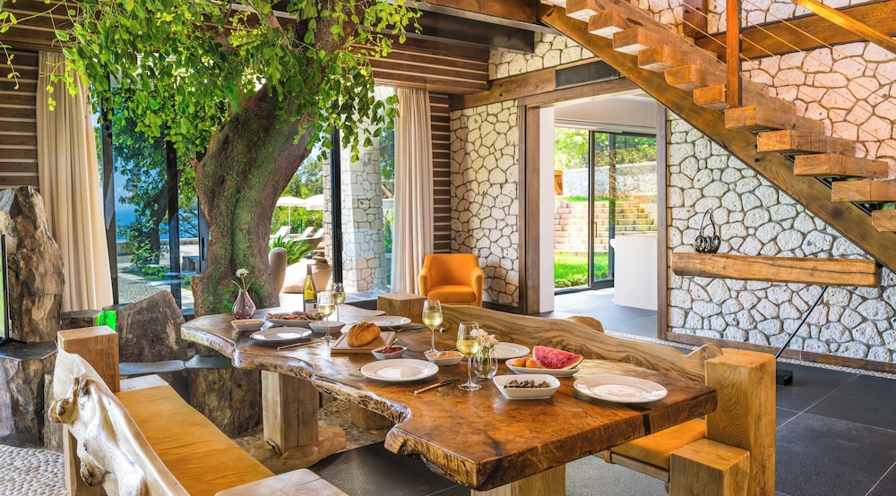 Private Island-Style Ultra Luxury Villa Estate