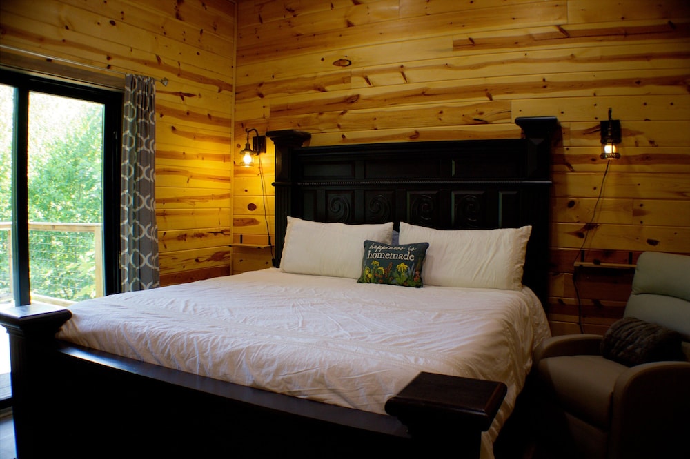 Vixen Run 4 Bedroom Cabin