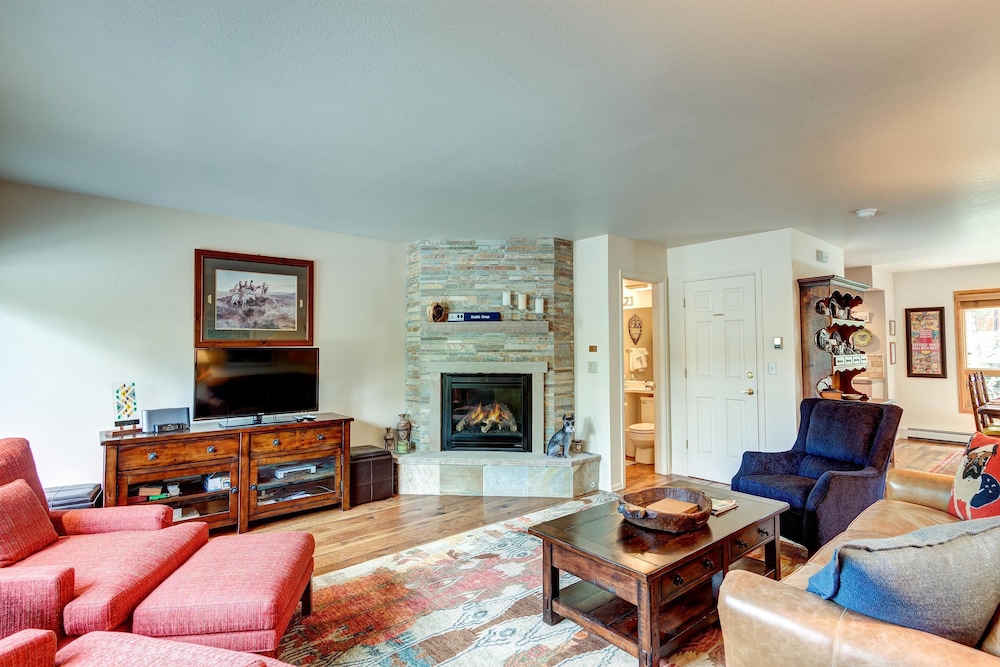 Pine Creek Lodge 3 Bedroom Townhouse by RedAwning