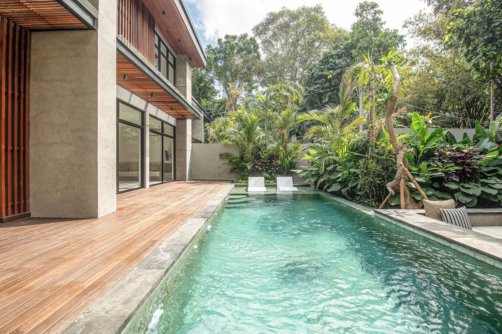 Elegant 5BR Canggu Villa 400m to Pristine Beach