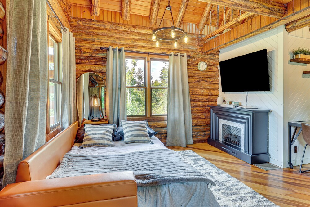 Peaceful 'creekside North' Studio w/ Fire Pit view 3