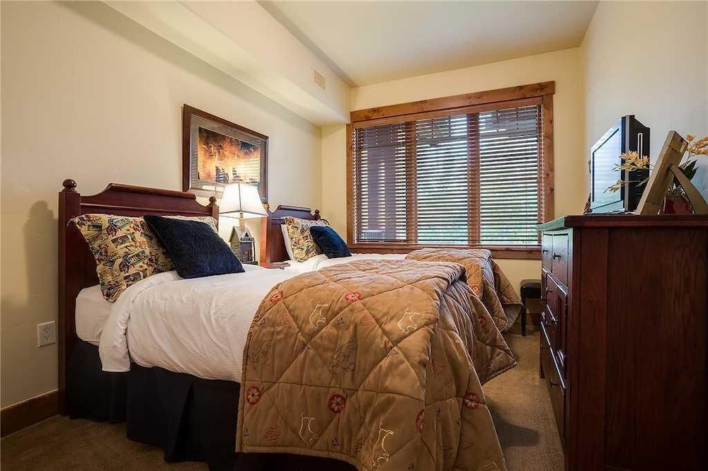 5305 Emerald Lodge, Trappeur's Crossing Apartment 4