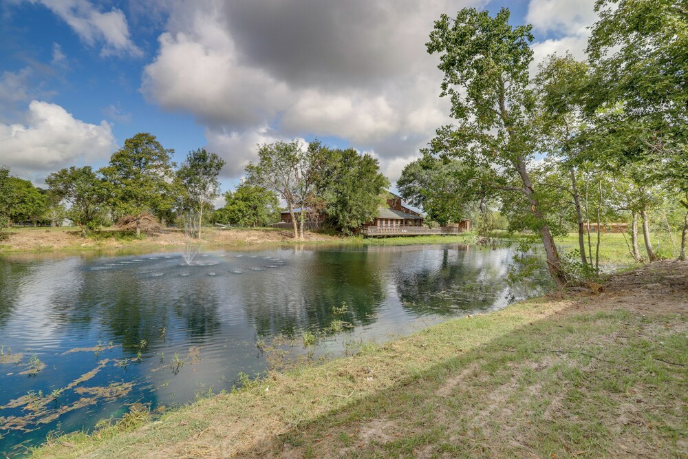 Updated Hempstead Home w/ Fishing Pond