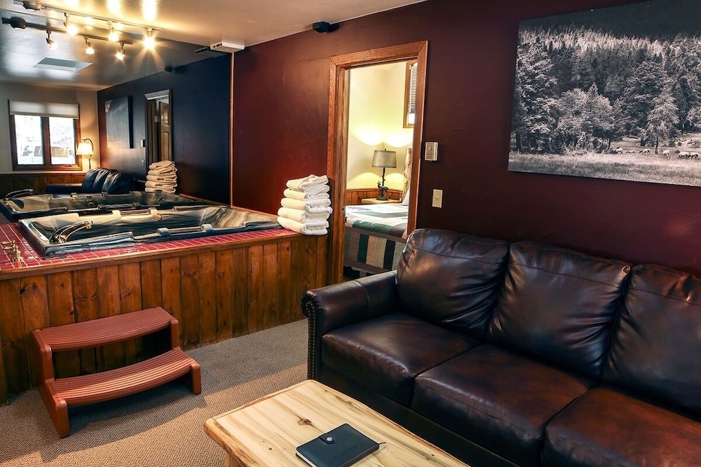 Sunnyside Knoll: 5 1 Bedroom Cabin view 3