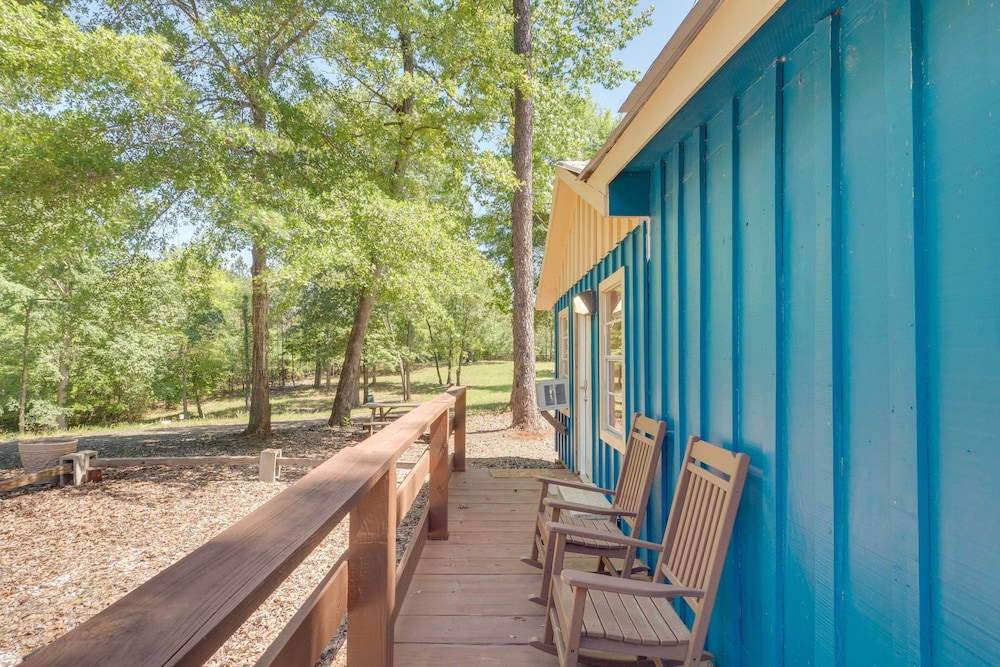 Quiet Hemphill Cabin Retreat Near Toledo Bend Lake view 3