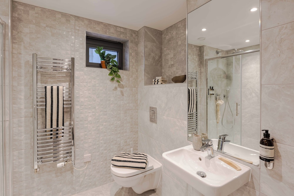 Waterside Living I Luxe Apartments