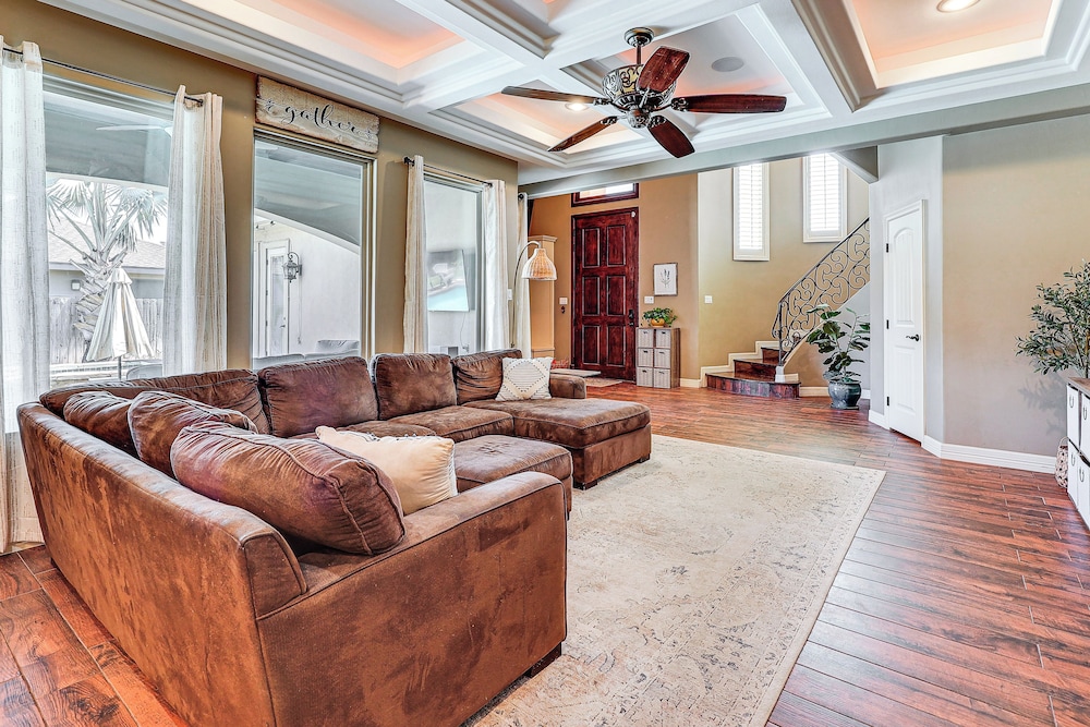 1 Mi to Utrgv Stadium: Roomy Retreat w/ Pool, Yard
