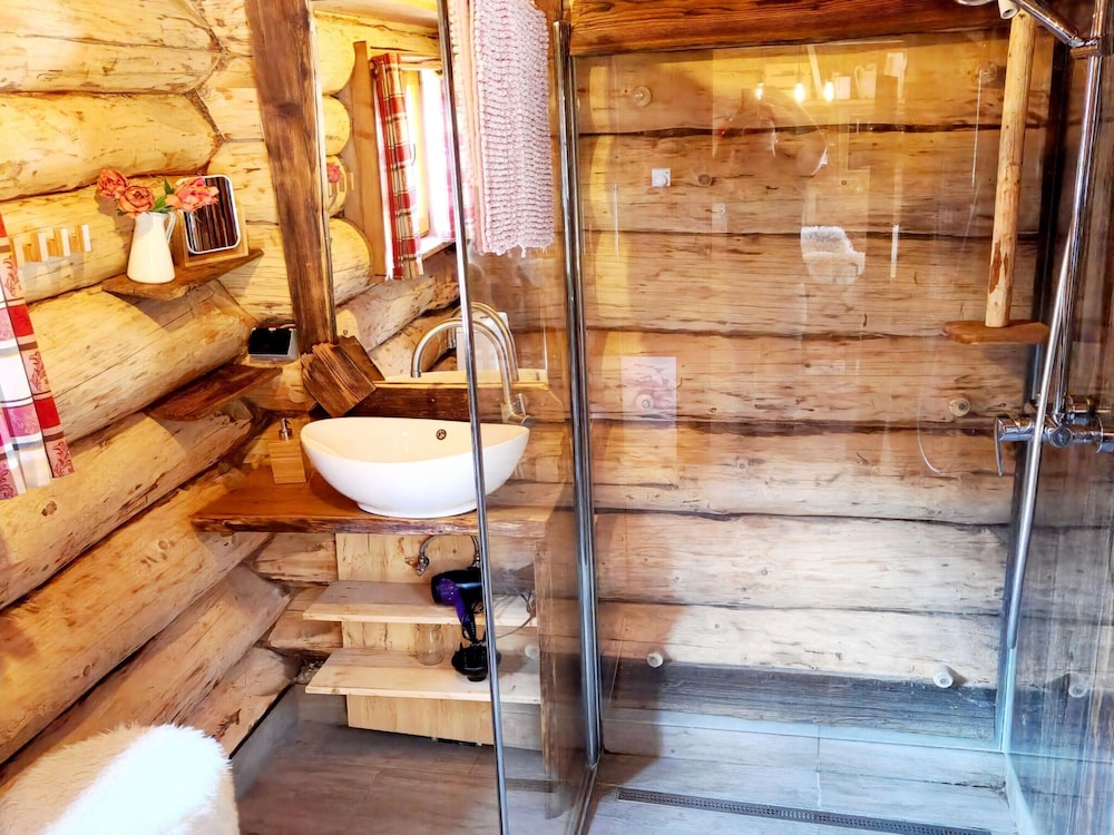Nice Chalet in Klagenfurt With hot tub