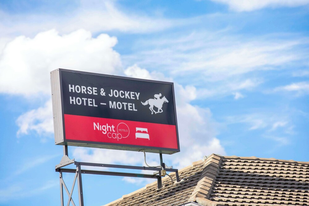 Nightcap at Horse and Jockey Hotel Warwick