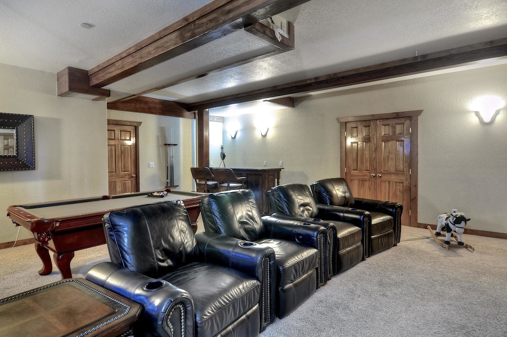 No 2 Luxurious Castle Glen Estate
