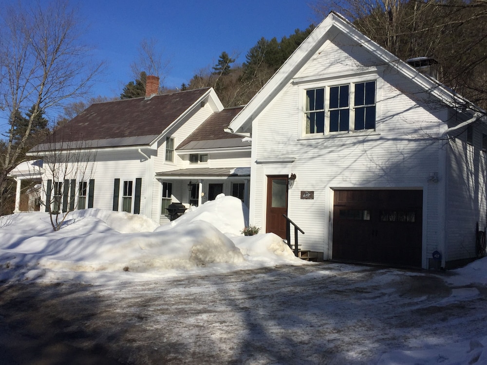 Hotel Hobble Inn - Image 1