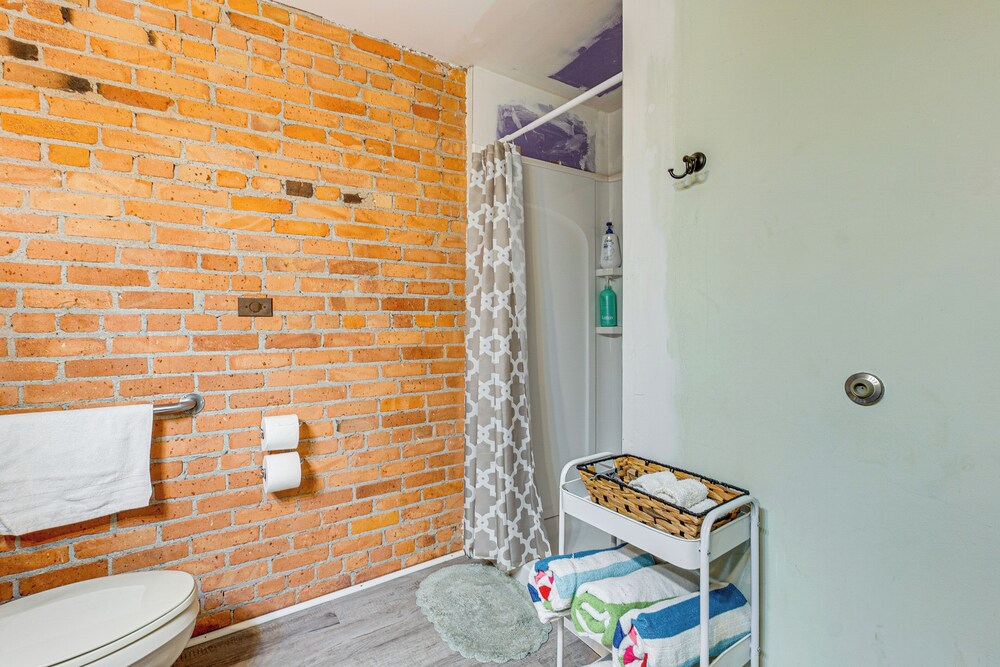 Walk to Huntington Center: 5,000-sq-ft Dtwn Apt