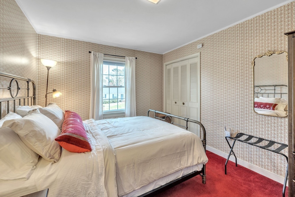 Upscale Escape Game Room & Spa-like Baths 4 Bedroom Home