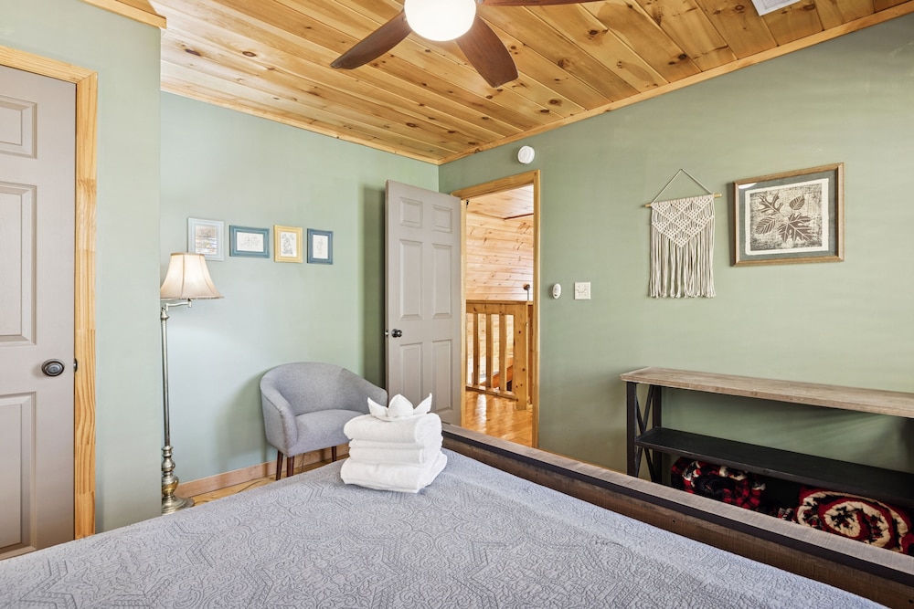 The Wild Life 2 Bedroom Cabin