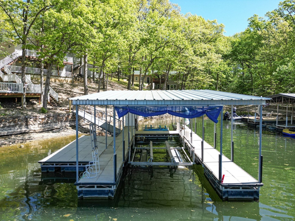 Stunning Views of the 7.5mm, Private Dock, Spacious Decks, Kayaks & More!