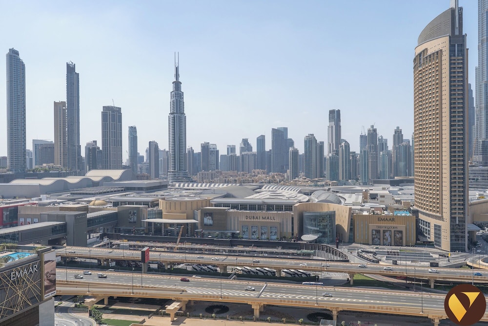 Vogue full Burj Khalifa View Dubai Mall