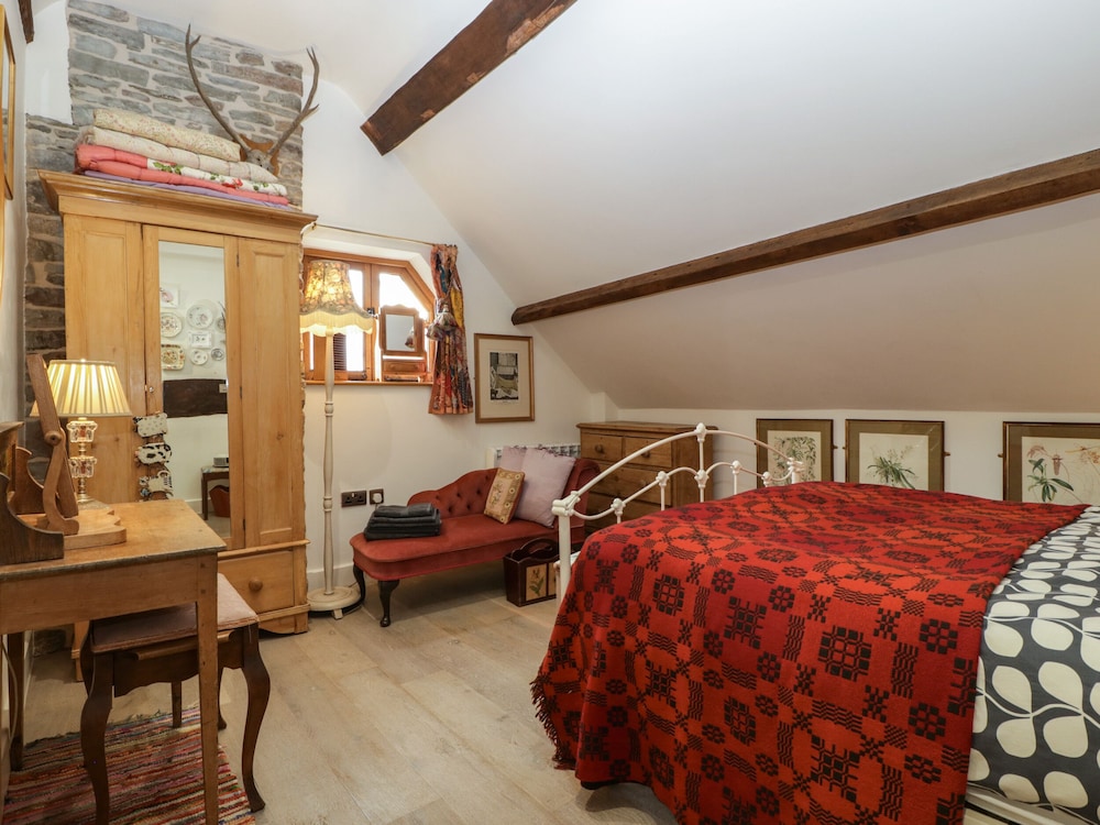 Hoarders Cottage