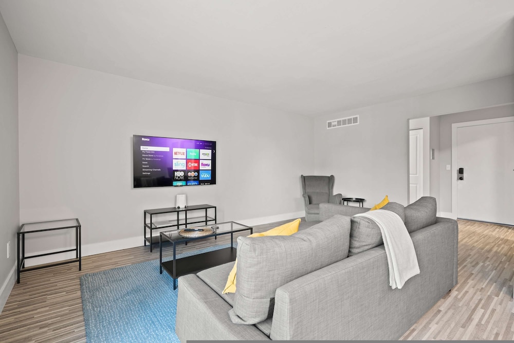 Stylish 2BR 2BA Stay in Prime Location
