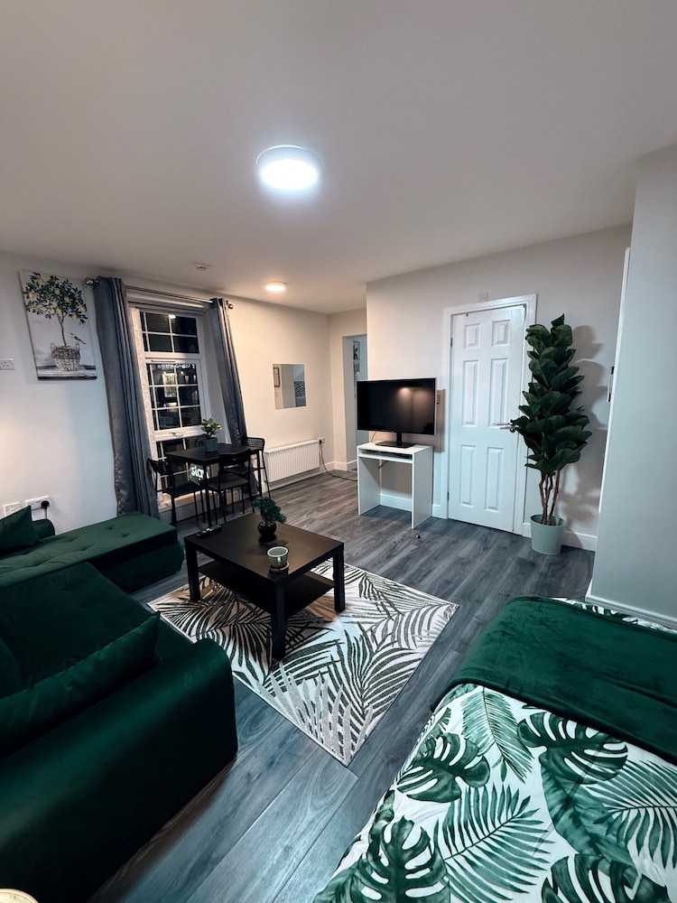 Serene Garden Room Suite City Centre