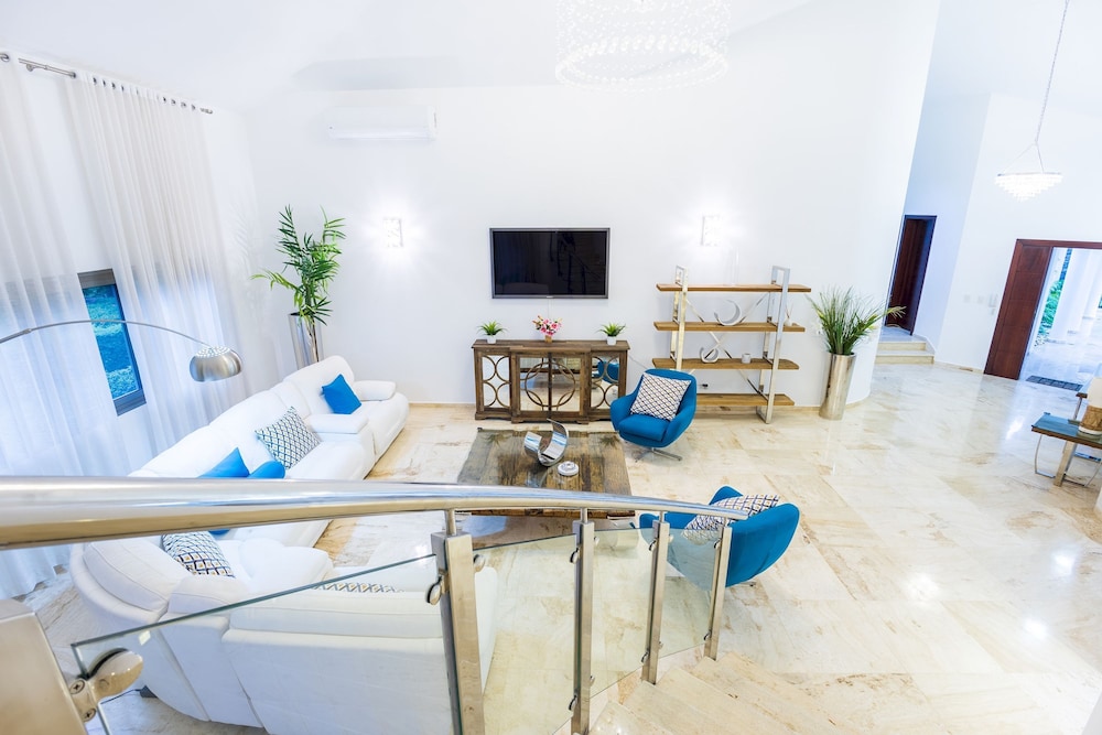 Villa Desiree 5BR Cocotal Luxury Villa Pool Maid