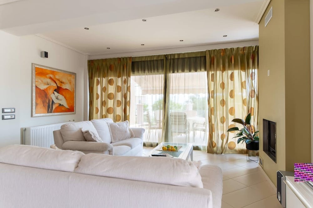 La Casa Rosa Seaside Getaway
