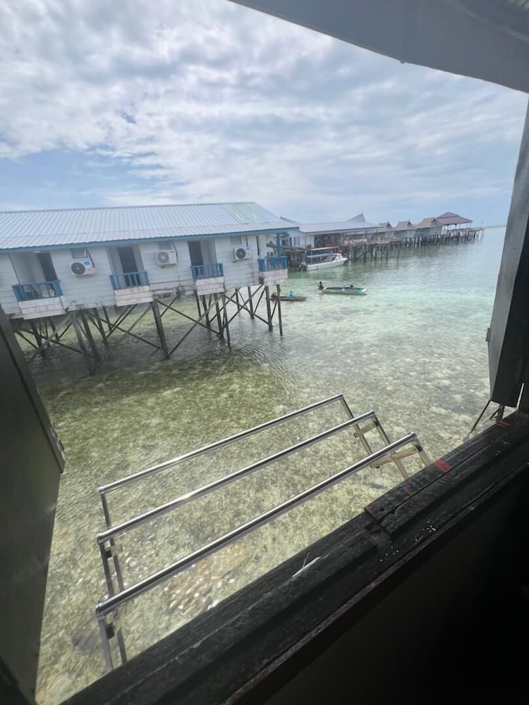 Scuba Buddy Mabul