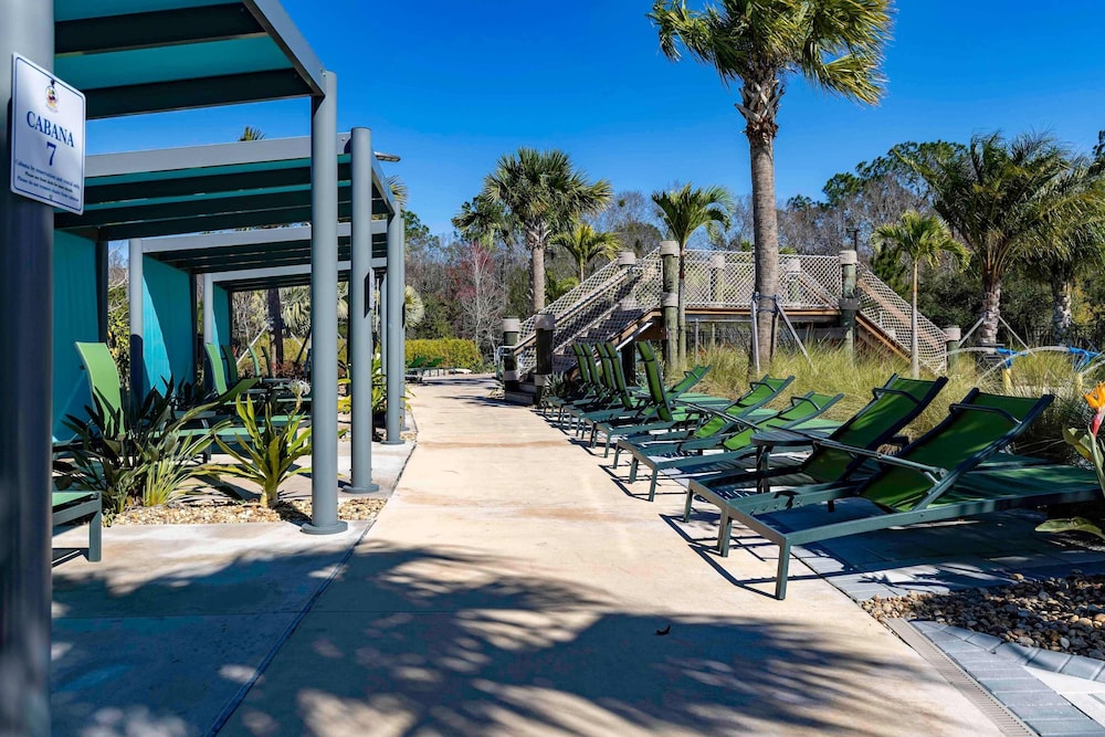 Stylish 4BR Pool Townhome Storey Lake