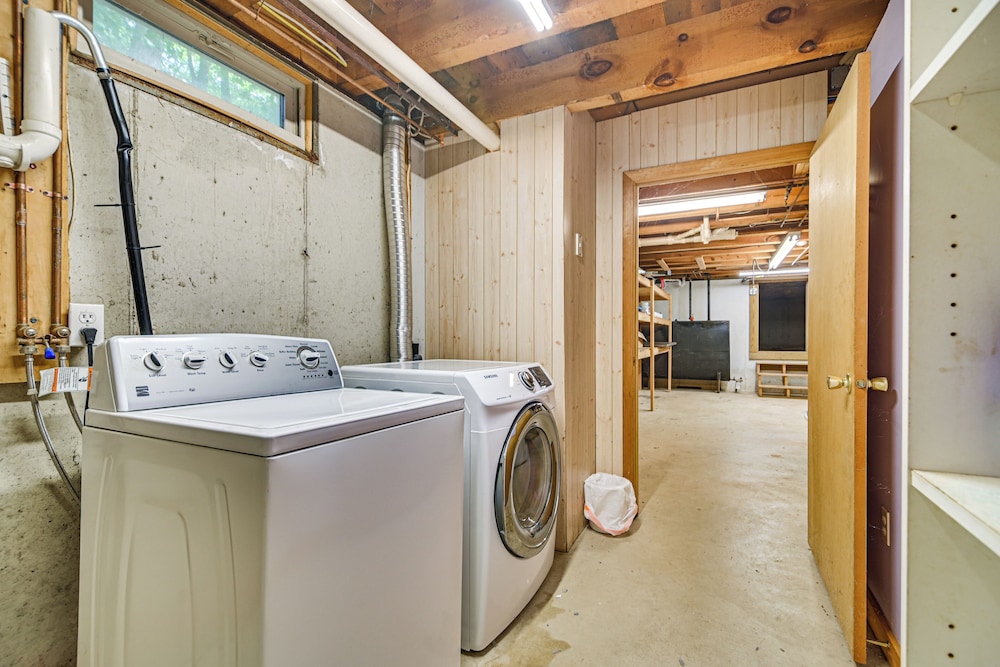 2 Mi to Beaches: Charming Kennebunk Family Home