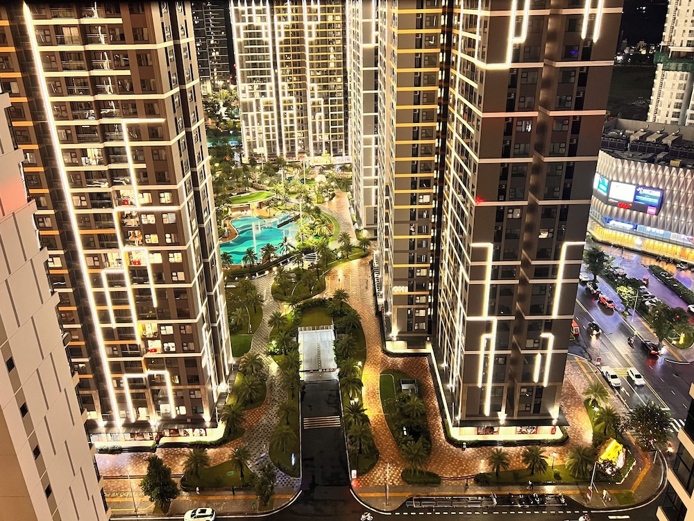 Vinhomes Grand Park-Masterise Center
