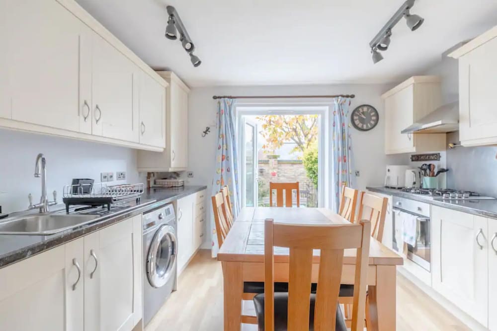 Charming 1BD Retreat With Garden Area, Greenwich!