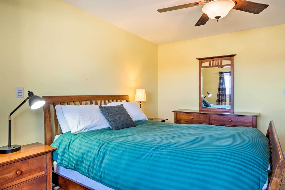 Bethel Townhome: 8 Mi to Sunday River Resort! view 3