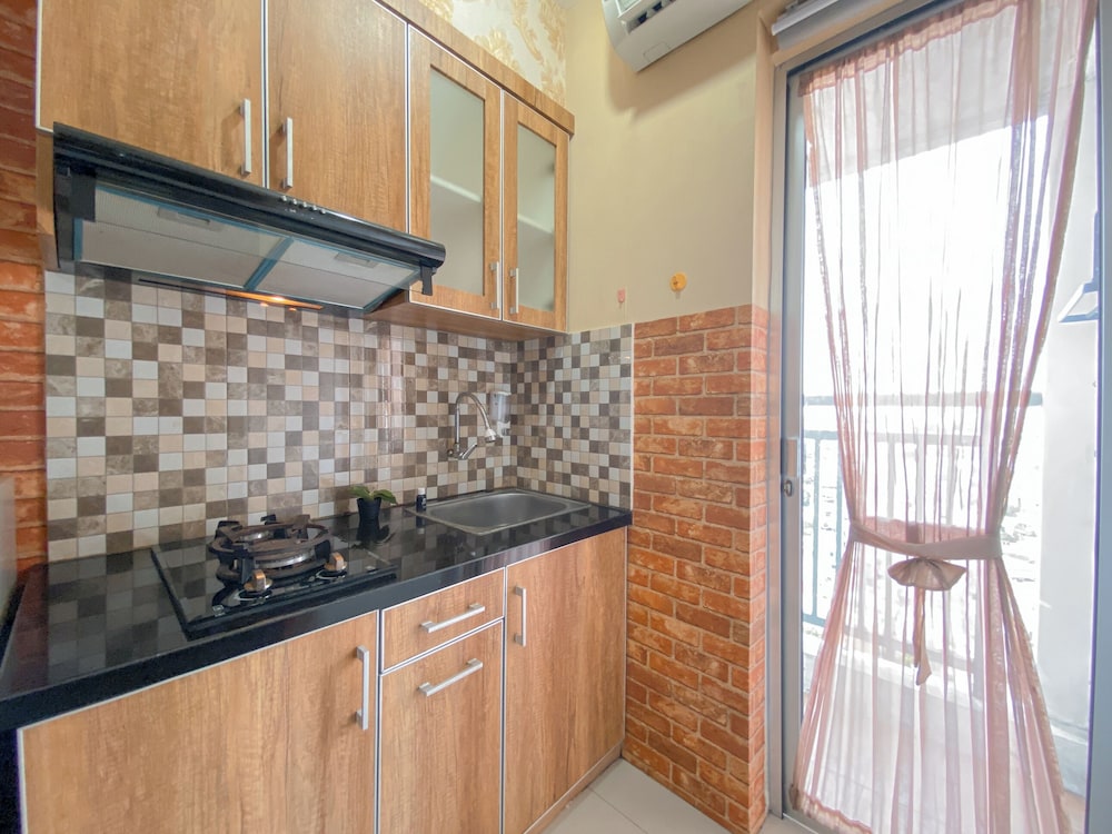 Cozy And Elegant Studio Apartment At Bassura City Near Mall