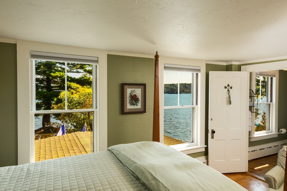 The Lake House at Ferry Point