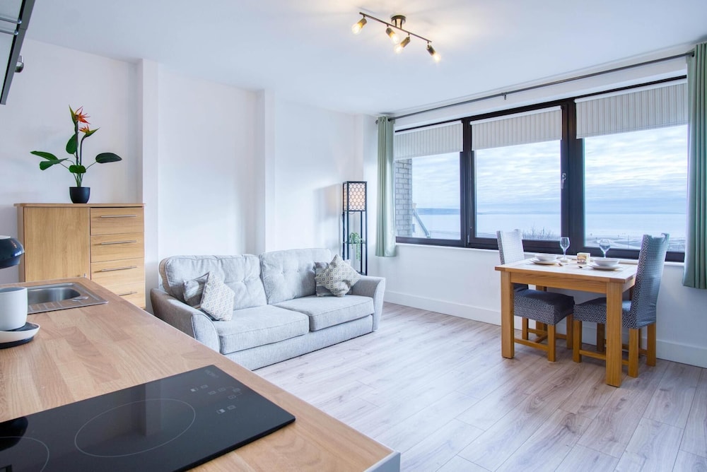 The Lighthouse - 1 Bedroom Apartment - Saundersfoot