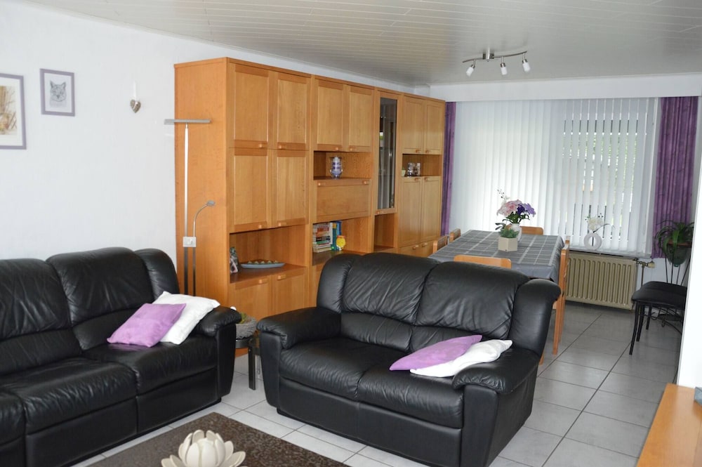 Charming Belgian Getaway, Vakantiewoning in Oudsbergen - 3 Bedrooms & Garden
