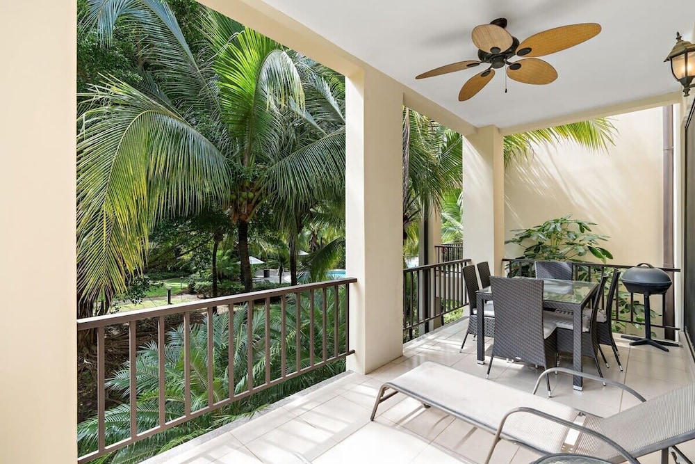 3BD Beauty in Coco - Have Coffee or Meals Overlooking Pool