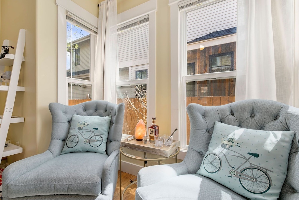 Spacious Old Town Home Walk to Dining & Culture!