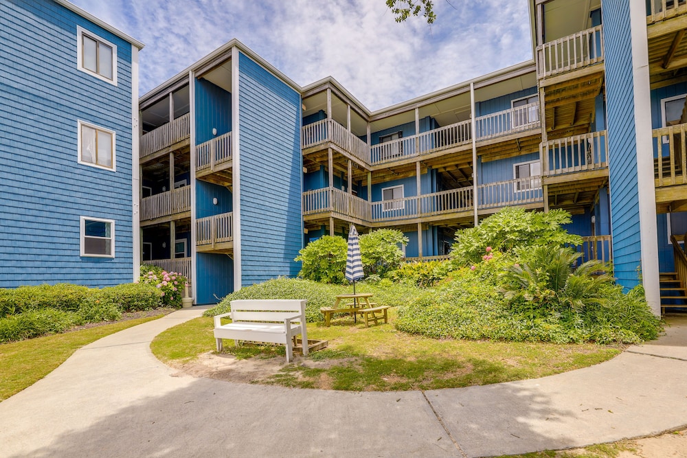 North Topsail Beach Vacation Rental w/ Balcony! view 3