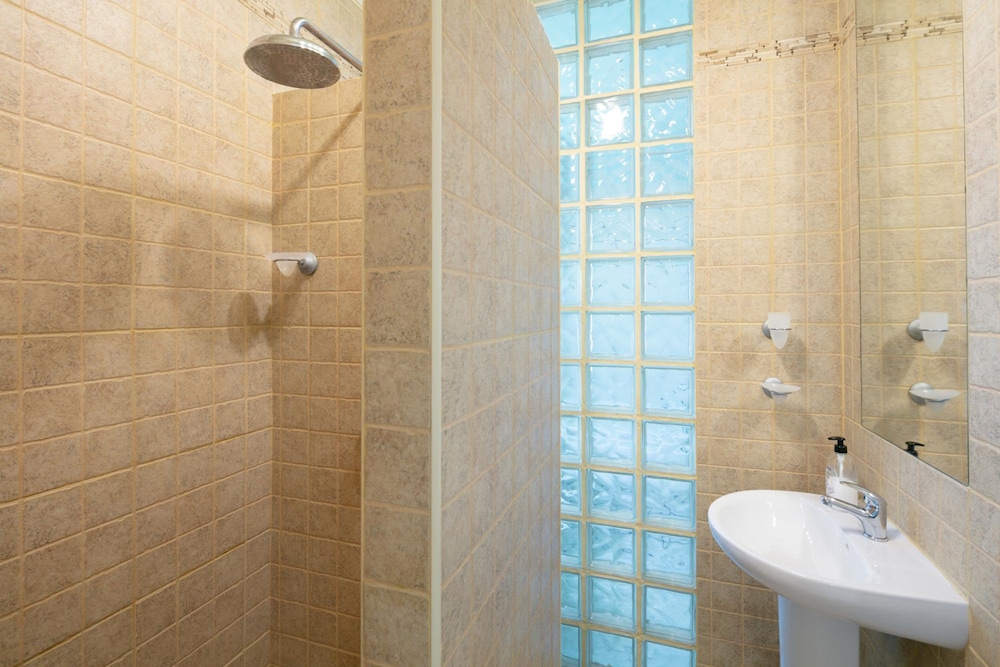 Large Luxury Family Villa 500m From Beach