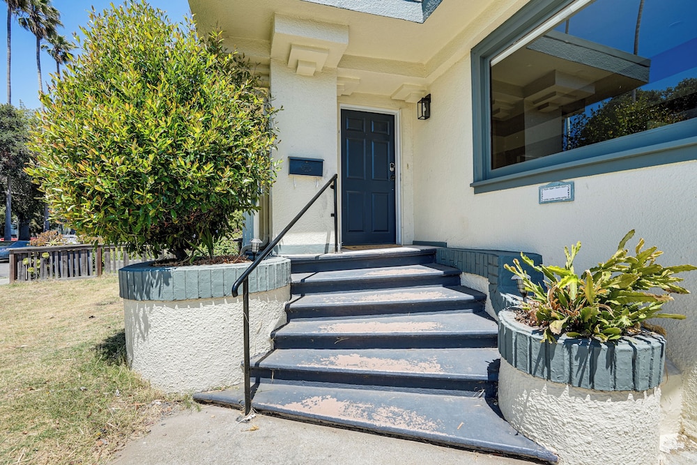 Stroll to SF Bay Beaches! Cozy Home in Alameda