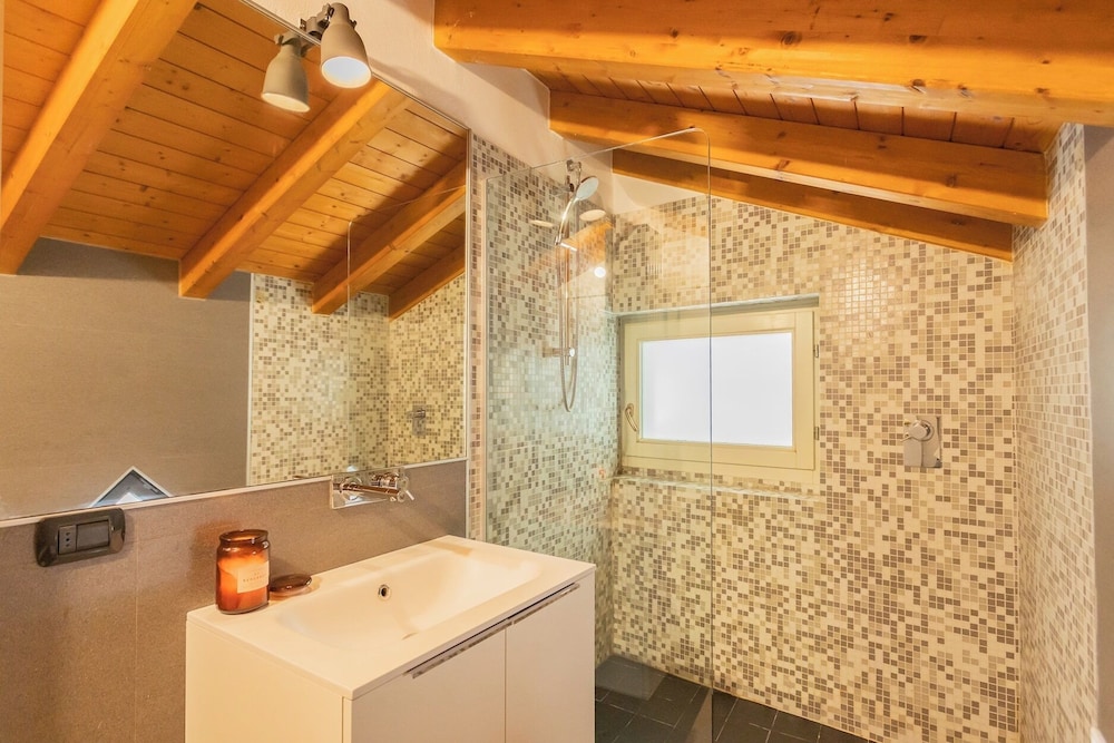 Vico Garden-203 by Rent all Como