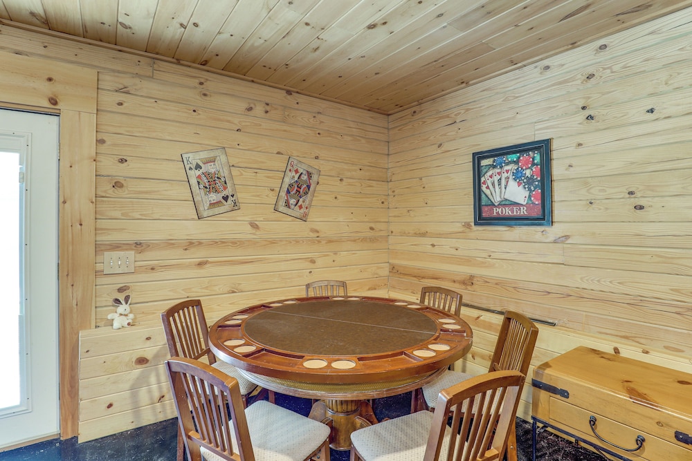 Explore Linville Falls: Cabin w/ Game Room + Deck!