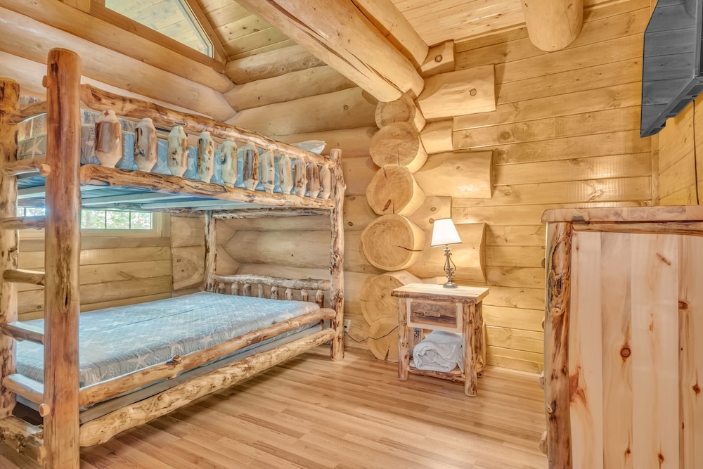 Ridge Views - Private Mountain Top Cabin 2 Bedroom Cabin by Heavenly Views Resort view 4