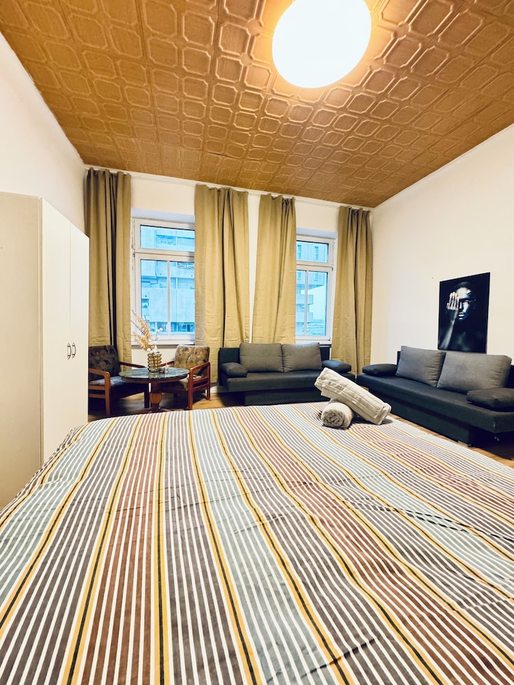 Comfy Studio Apt Near FAC Platz