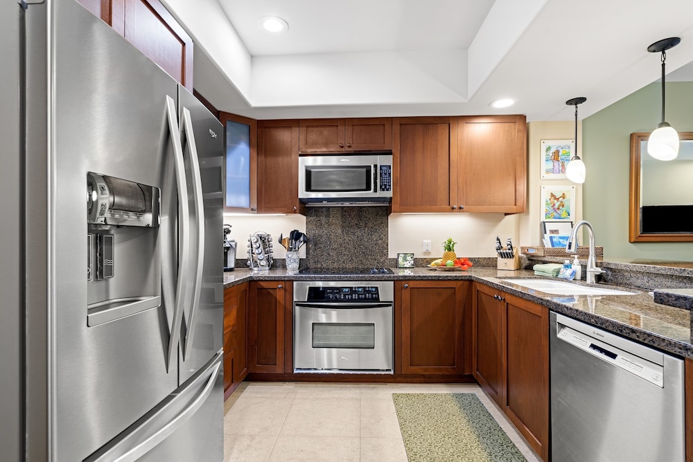 Hali'i Kai At Waikoloa 2b 2 Bedroom Condo by RedAwning