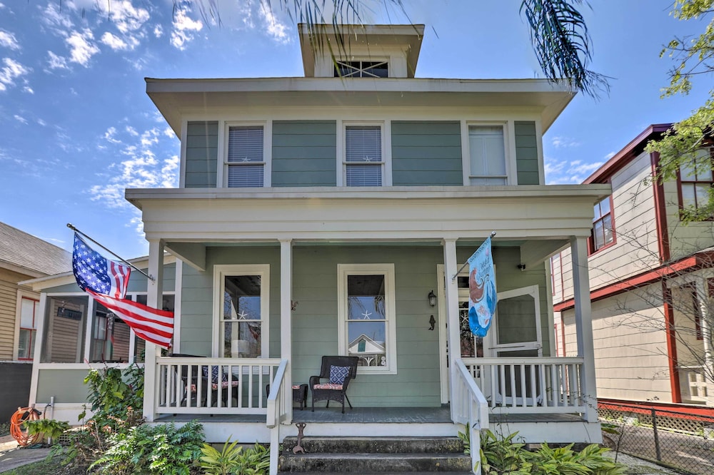 Historic Galveston Hideaway, Walk to the Beach!
