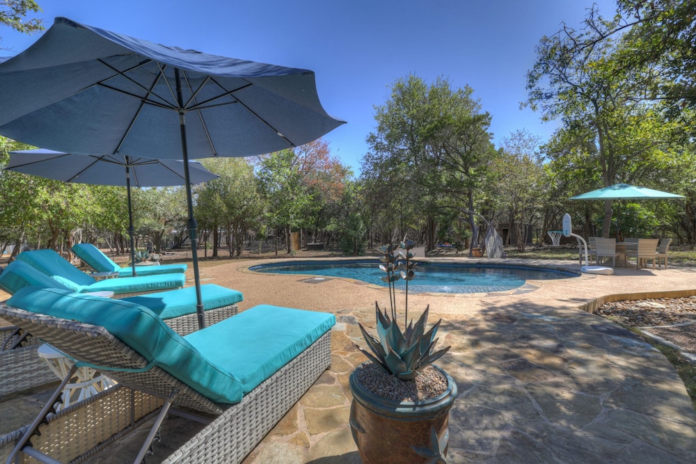 Terracotta Oasis - Wimberley for 30 Guests