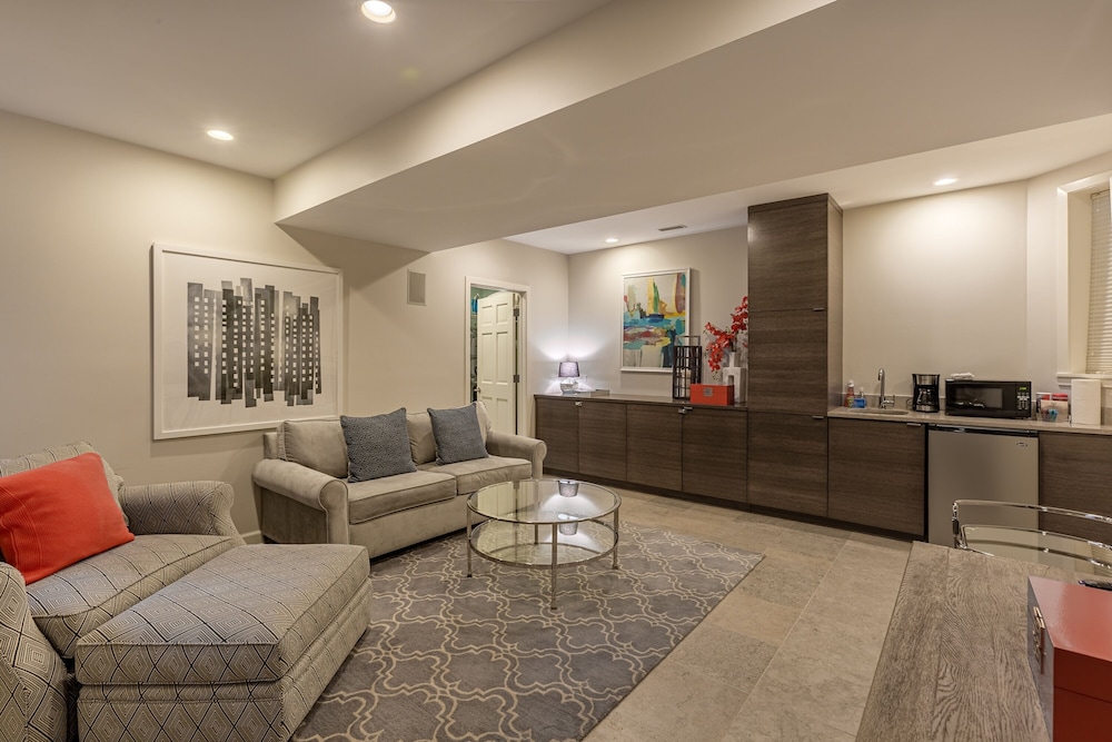 Perfect 1BR in Lincoln Park - Steps to DePaul! by AllSet Turnover photo 2