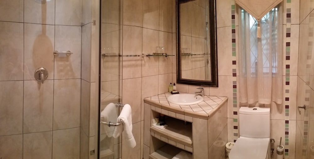 Royal Ridge Guest House and Apartments