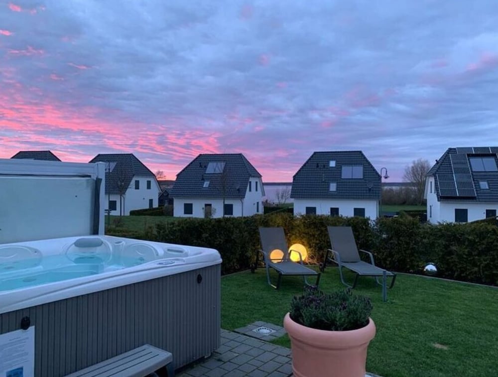 Haus Seeblick Modern Retreat